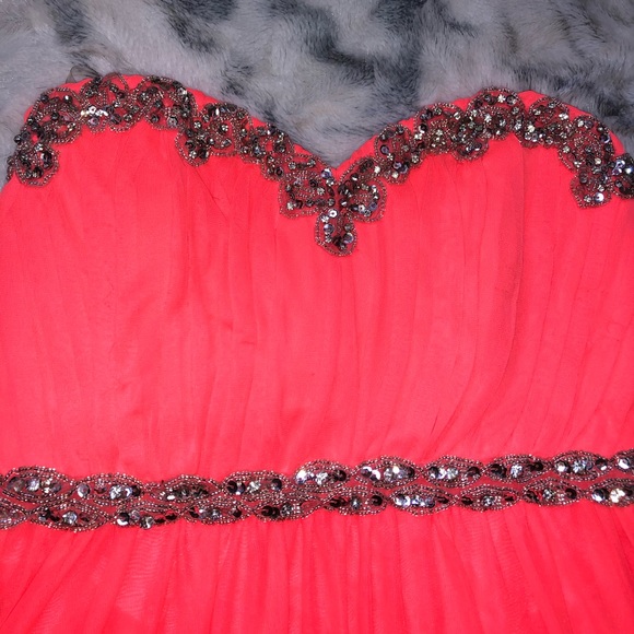 Dress - Picture 2 of 8